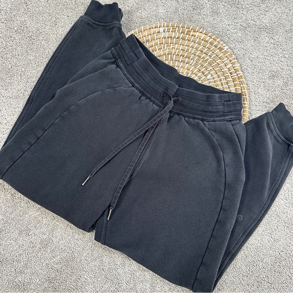SOLD | Lululemon Women’s Scuba Jogger Pants Pull On Drawstrings Activewear Black - Picture 2 of 15